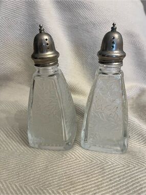 Vintage Studio Silversmith Frosted Floral Salt And Pepper Shakers 5.25 In Tall